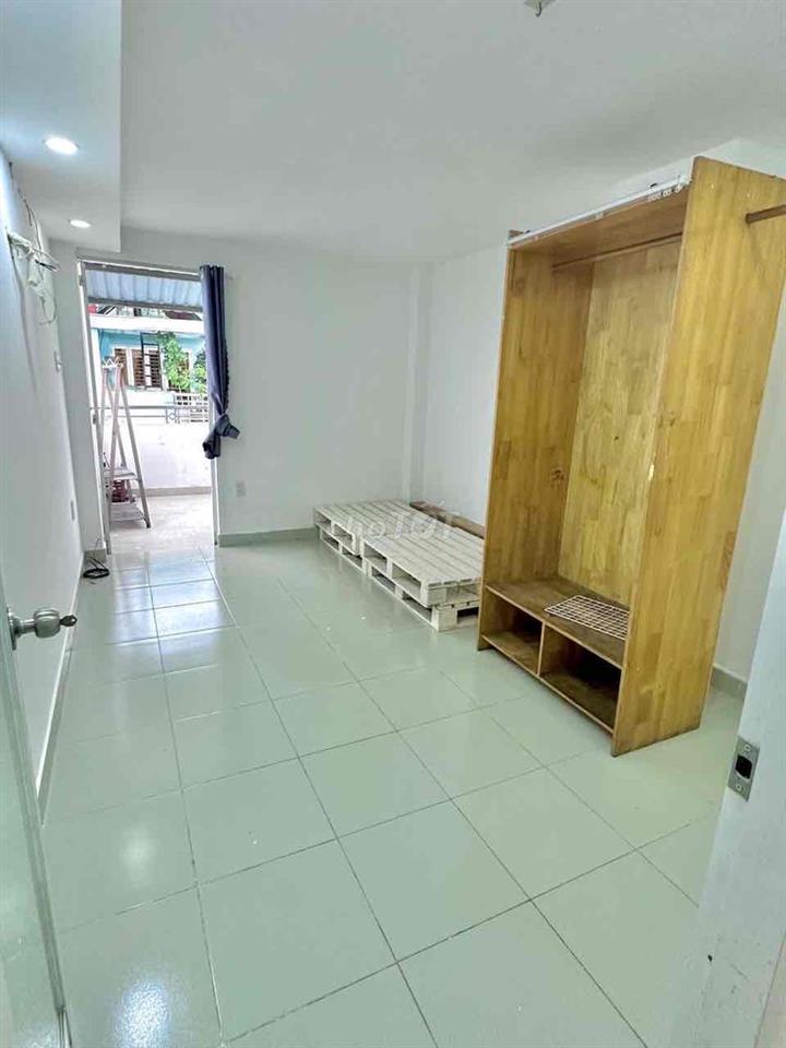 Phòng 35m2 ban công, thiết kế tách bếp,  Nguyễn Biểu Q5 cách Q1 chỉ 3p