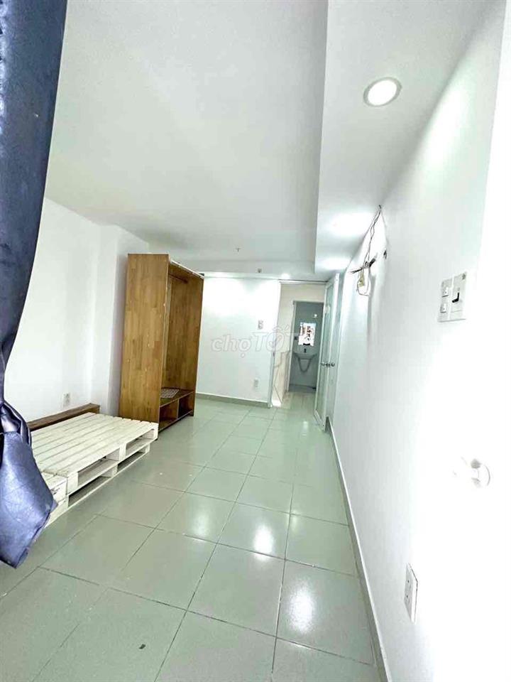Phòng 35m2 ban công, thiết kế tách bếp,  Nguyễn Biểu Q5 cách Q1 chỉ 3p