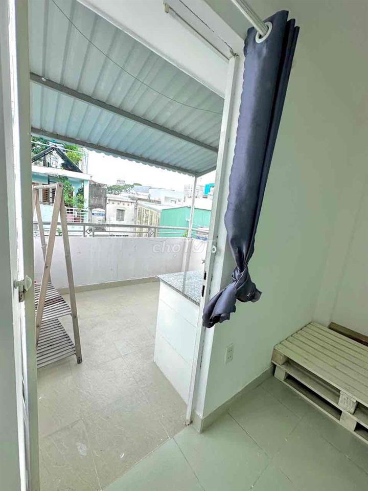 Phòng 35m2 ban công, thiết kế tách bếp,  Nguyễn Biểu Q5 cách Q1 chỉ 3p