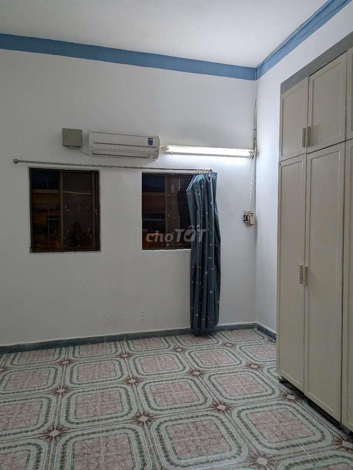 Phòng trọ ngay trung tâm Quận 5, view mặt tiền lầu 2, Giá 2.5- 4tr