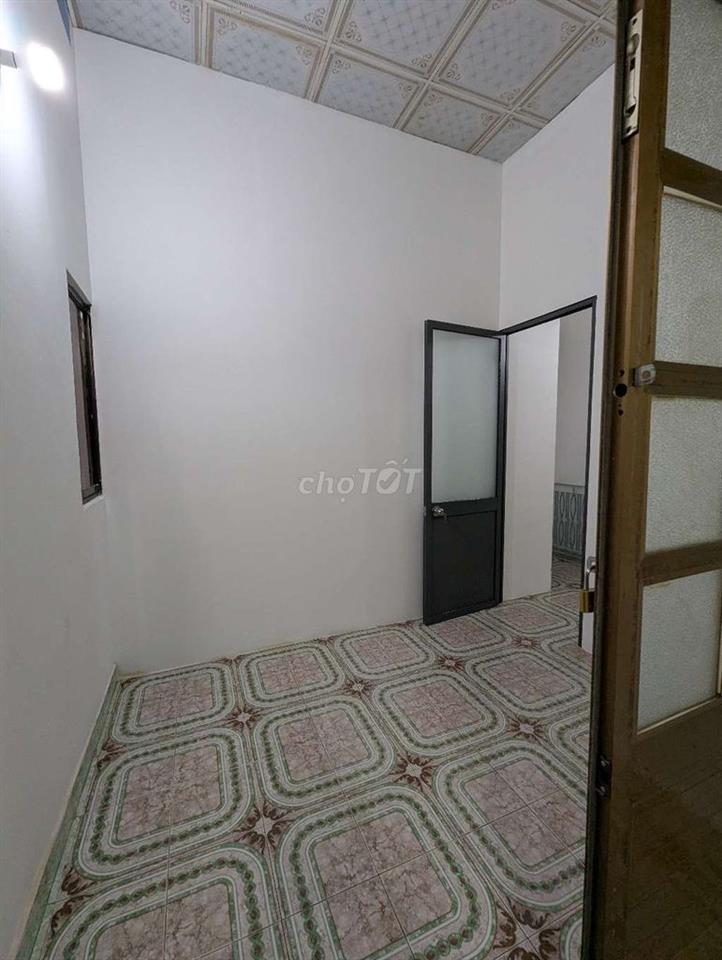 Phòng trọ ngay trung tâm Quận 5, view mặt tiền lầu 2, Giá 2.5- 4tr