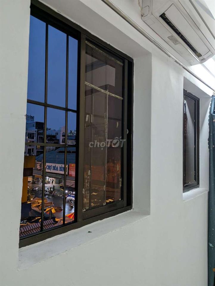 Phòng trọ ngay trung tâm Quận 5, view mặt tiền lầu 2, Giá 2.5- 4tr