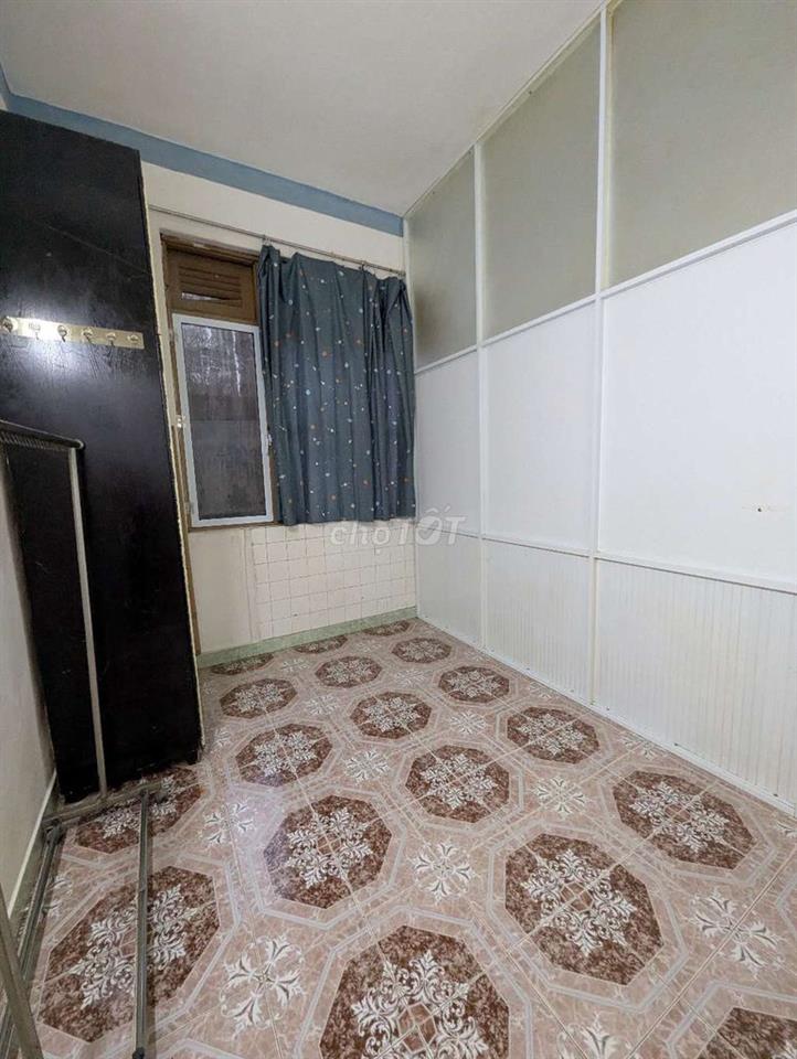 Phòng trọ ngay trung tâm Quận 5, view mặt tiền lầu 2, Giá 2.5- 4tr