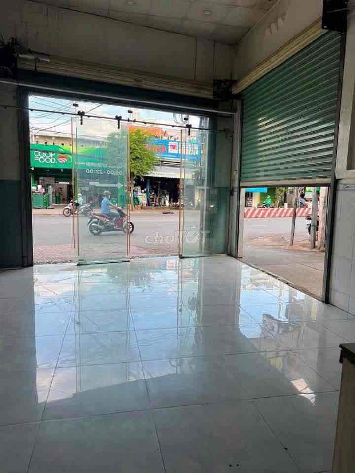 Cho thuê mặt bằng căn góc 2 mặt tiền Huỳnh Tấn Phát phường Tân Phú Quậ