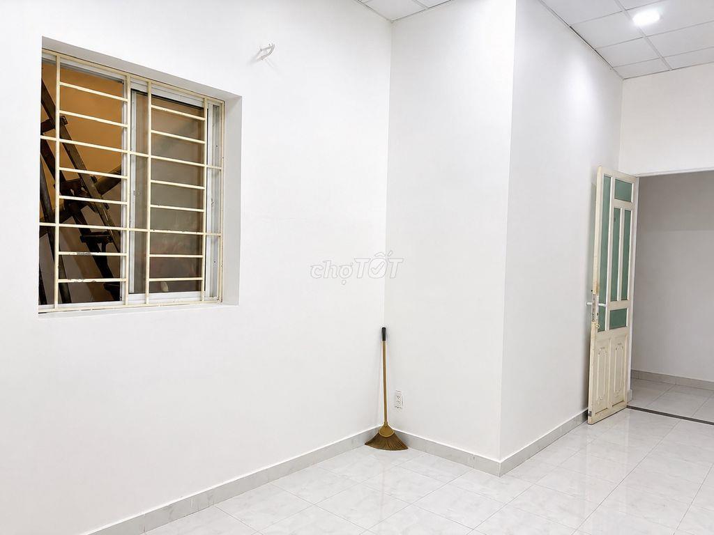 CHONG CHÓNG PHÒNG ĐẸP, GIÁ TỐT – RỘNG 28-30M² – XE MIỄN PHÍ!