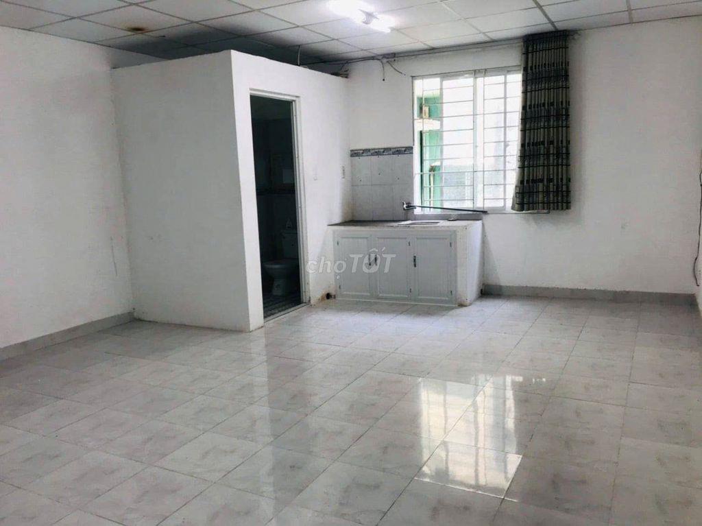 CHONG CHÓNG PHÒNG ĐẸP, GIÁ TỐT – RỘNG 28-30M² – XE MIỄN PHÍ!