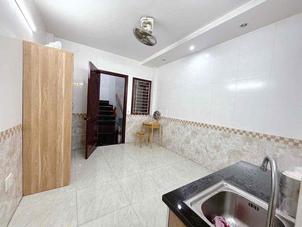 Phòng trọ giá rẻ gần Q5 ban công cửa sổ gần Đại Học Y Dược, ĐH Mở mới