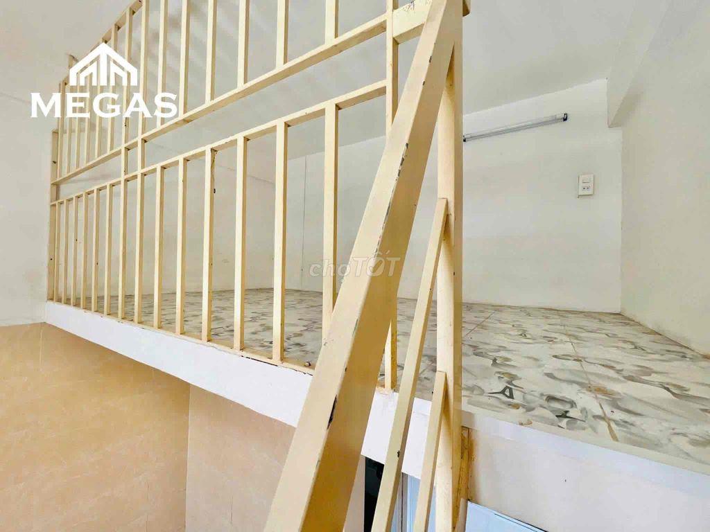 Duplex ban công Giá rẻ ngay Kinh Dương Vương sát ĐH Mở Gia Phú