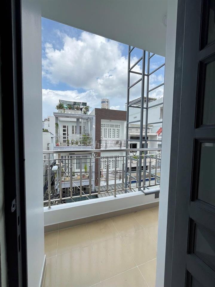 Duplex phòng to ban công dưới chân cầu chữ Y