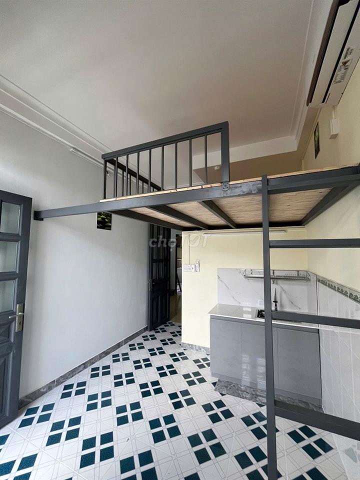 Duplex phòng to ban công dưới chân cầu chữ Y