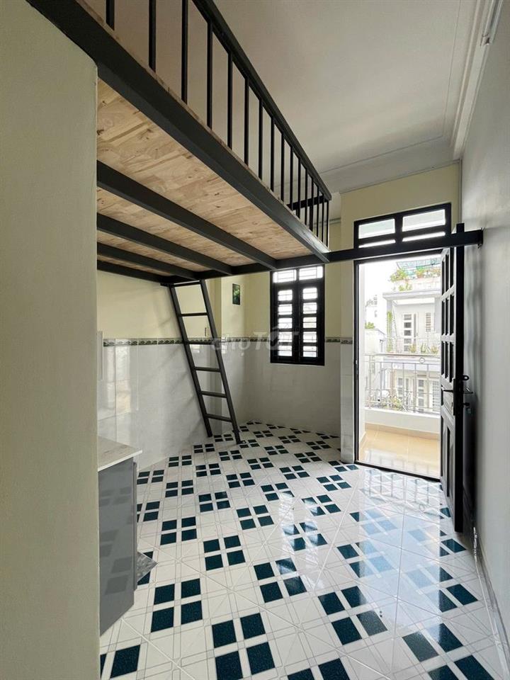 Duplex phòng to ban công dưới chân cầu chữ Y