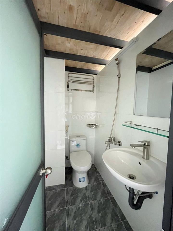 Duplex phòng to ban công dưới chân cầu chữ Y