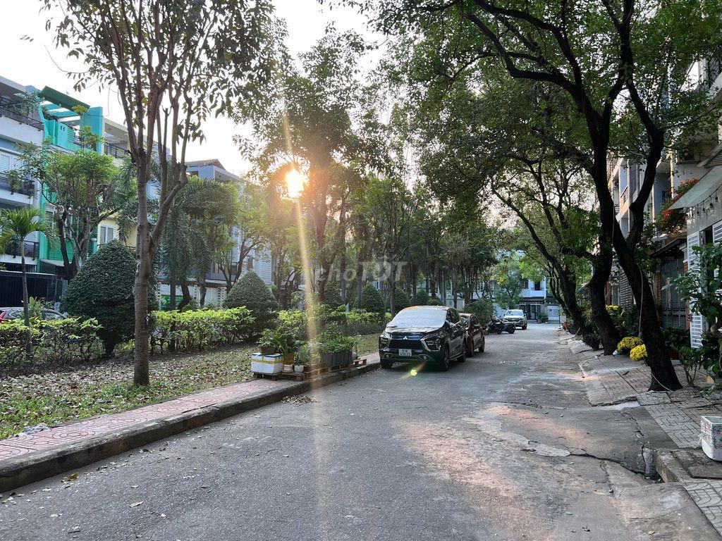 Chính chủ cho thuê phòng 6tr8 ban công Q7 cạnh Phú Mỹ Hưng 