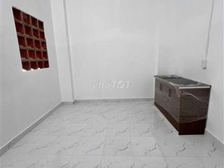 Máy lạnh, wc riêng, giờ tự do, có thang máy, gần ĐH SÀI GÒN, SƯ PHẠM