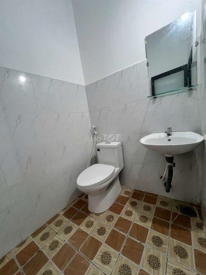 Máy lạnh, wc riêng, giờ tự do, có thang máy, gần ĐH SÀI GÒN, SƯ PHẠM