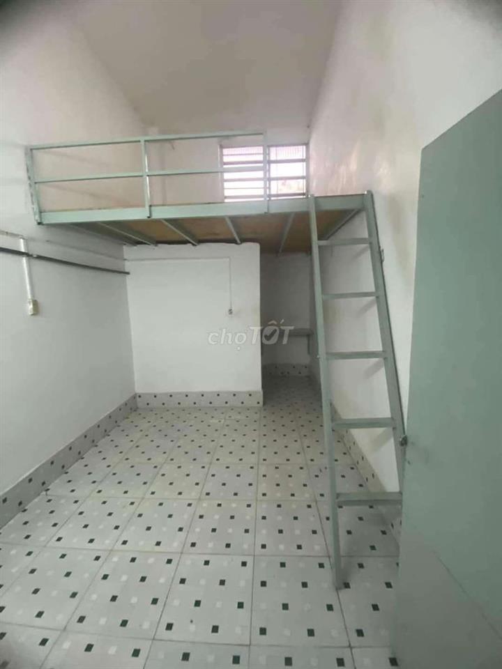 Cách trường Hotec 1 km, giờ tự do, gần siêu thị Mega Q6, công viên BP