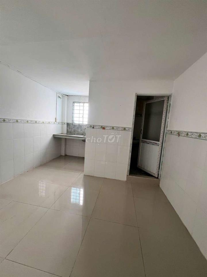 giờ tự do,wcr, cách ngã ba Trọng Tấn 170 m, gần ĐH Công Thương
