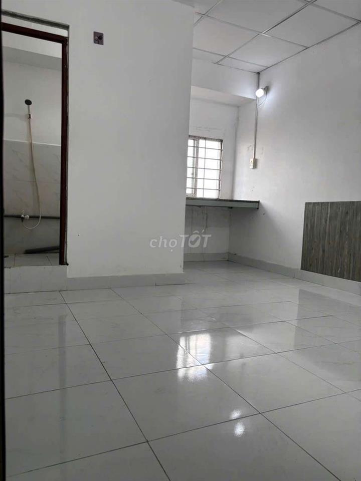 giờ tự do,wcr, cách ngã ba Trọng Tấn 170 m, gần ĐH Công Thương