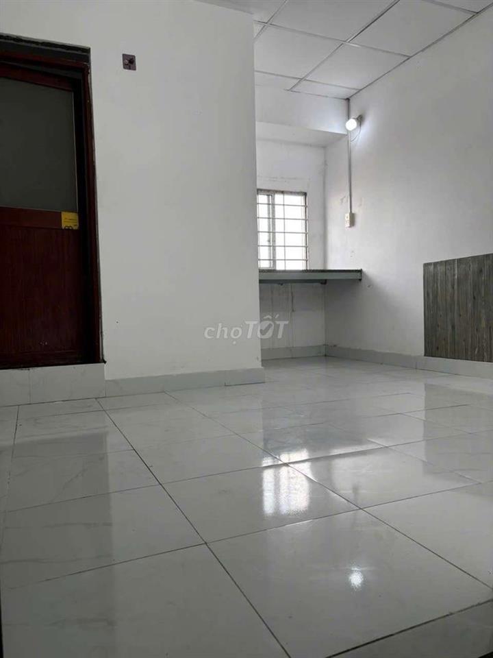 giờ tự do,wcr, cách ngã ba Trọng Tấn 170 m, gần ĐH Công Thương