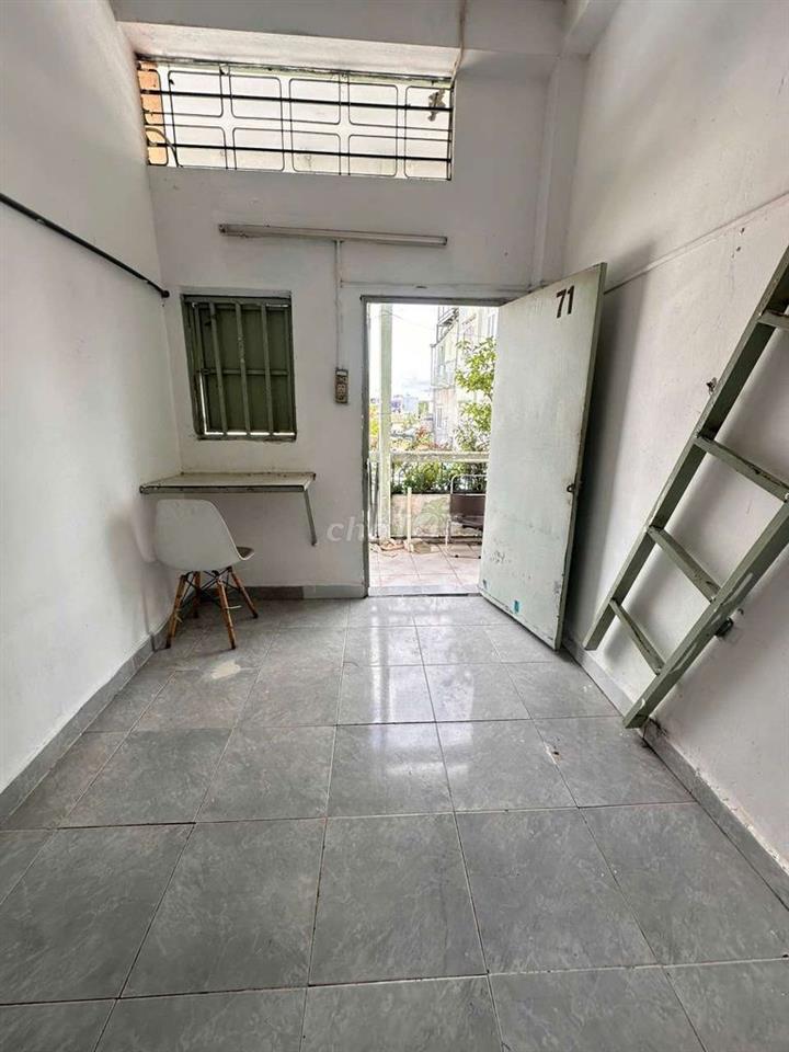 cách trường Đại học Văn Hiến 500 m kế chành xe Chính Nghĩa Quảng Ngãi