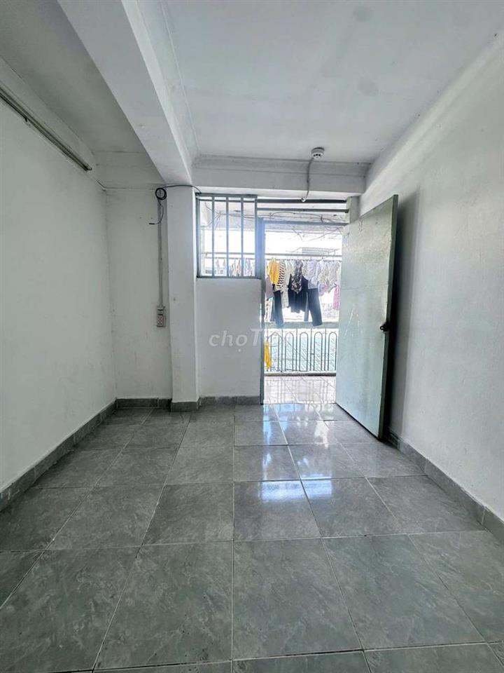 ko gác, wc riêng, giờ tự do, điĐại học Văn Hiến 500 m, BV Tân Phú 1km
