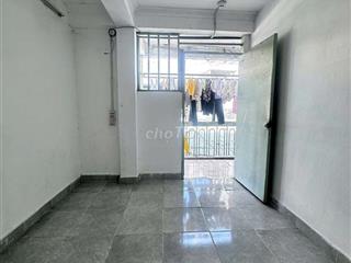 ko gác, wc riêng, giờ tự do, điĐại học Văn Hiến 500 m, BV Tân Phú 1km
