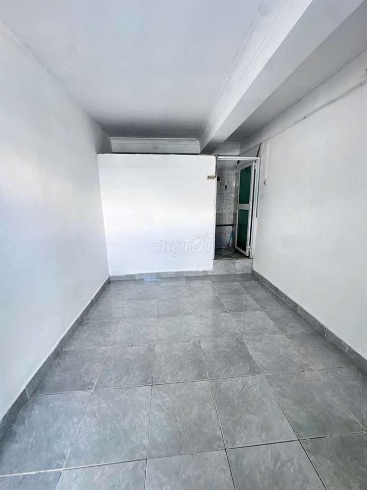 ko gác, wc riêng, giờ tự do, điĐại học Văn Hiến 500 m, BV Tân Phú 1km
