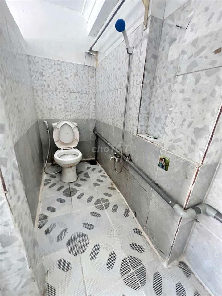 ko gác, wc riêng, giờ tự do, điĐại học Văn Hiến 500 m, BV Tân Phú 1km
