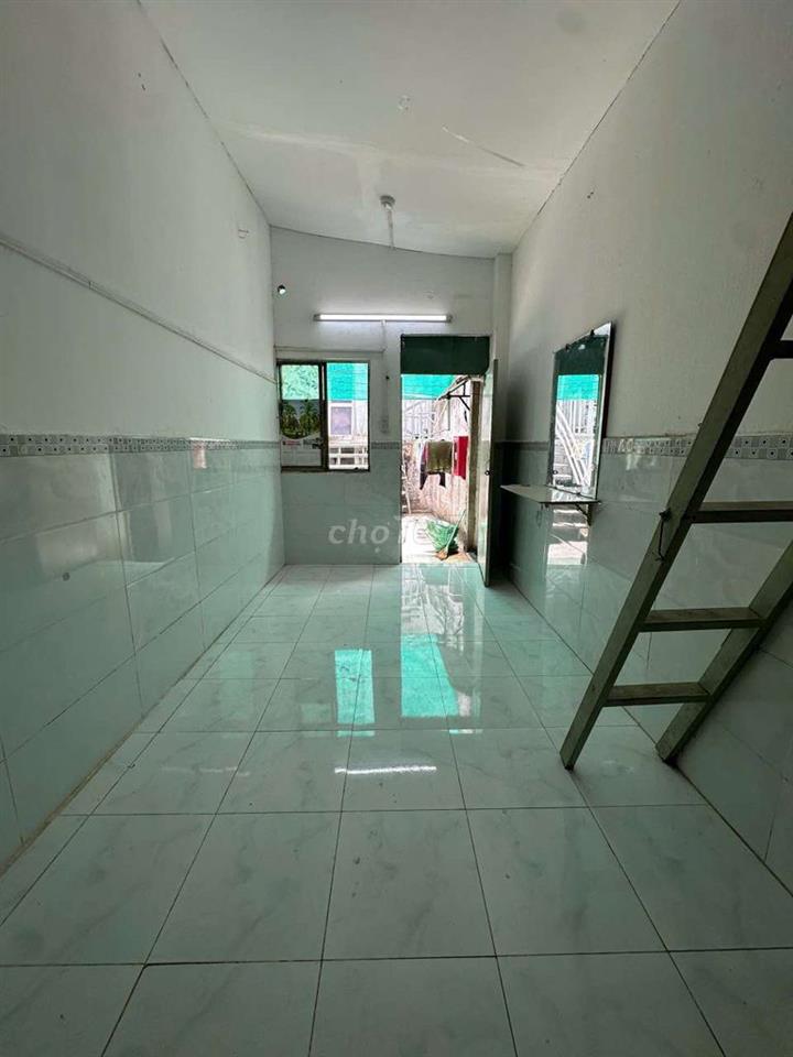 cách trường Đại học Văn Hiến 500 m, giờ tự do ,gần nhà xe Chín Nghĩa