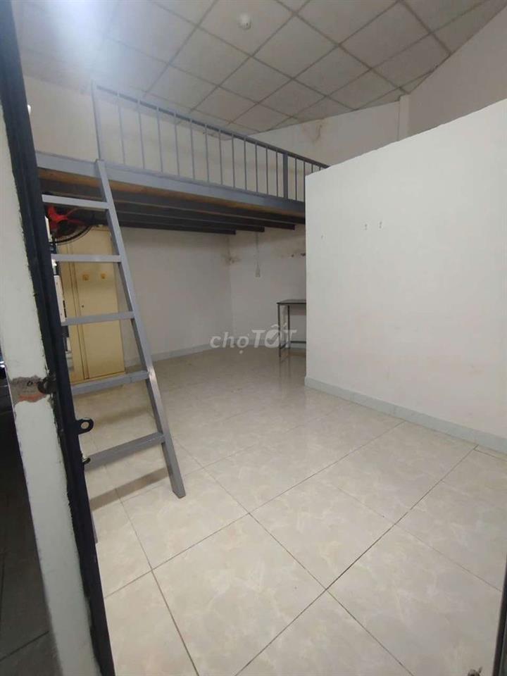 có máy lạnh,cách ngã tư Hậu Giang 500m, cách Đại học Mở Quận 6 2,6 km