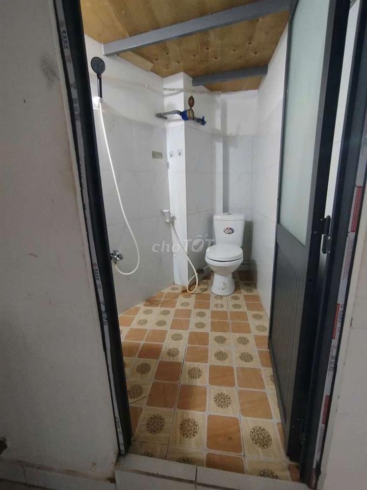 có máy lạnh,cách ngã tư Hậu Giang 500m, cách Đại học Mở Quận 6 2,6 km
