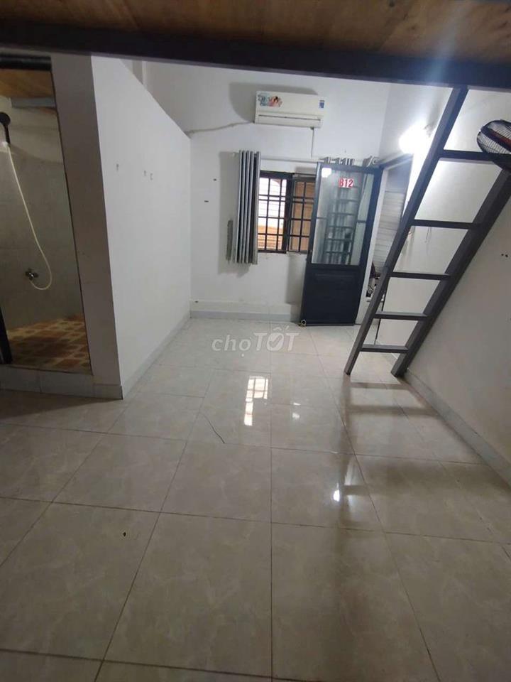 có máy lạnh,cách ngã tư Hậu Giang 500m, cách Đại học Mở Quận 6 2,6 km