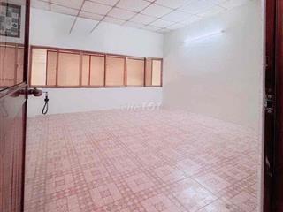 Mặt tiền Nguyễn Trãi làm văn phòng, dạy học, ở trọ