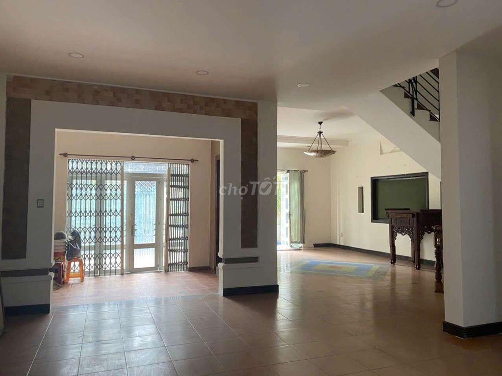 Bán biệt thự hẻm ô tô Lạc Long Quân