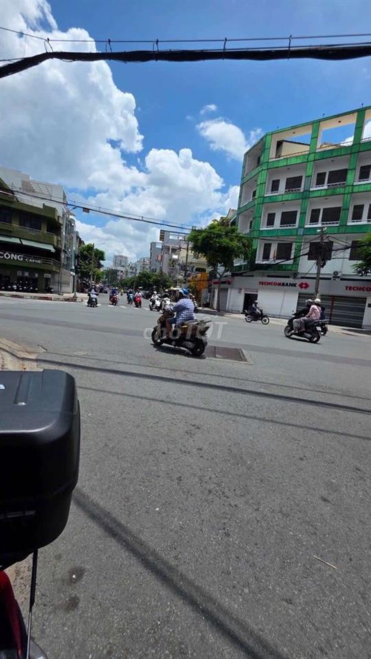 Bán nhà mặt tiền đường Chợ Lớn 