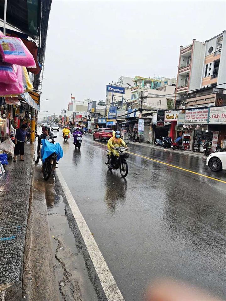 Bán nhà mặt tiền đường Hậu Giang 