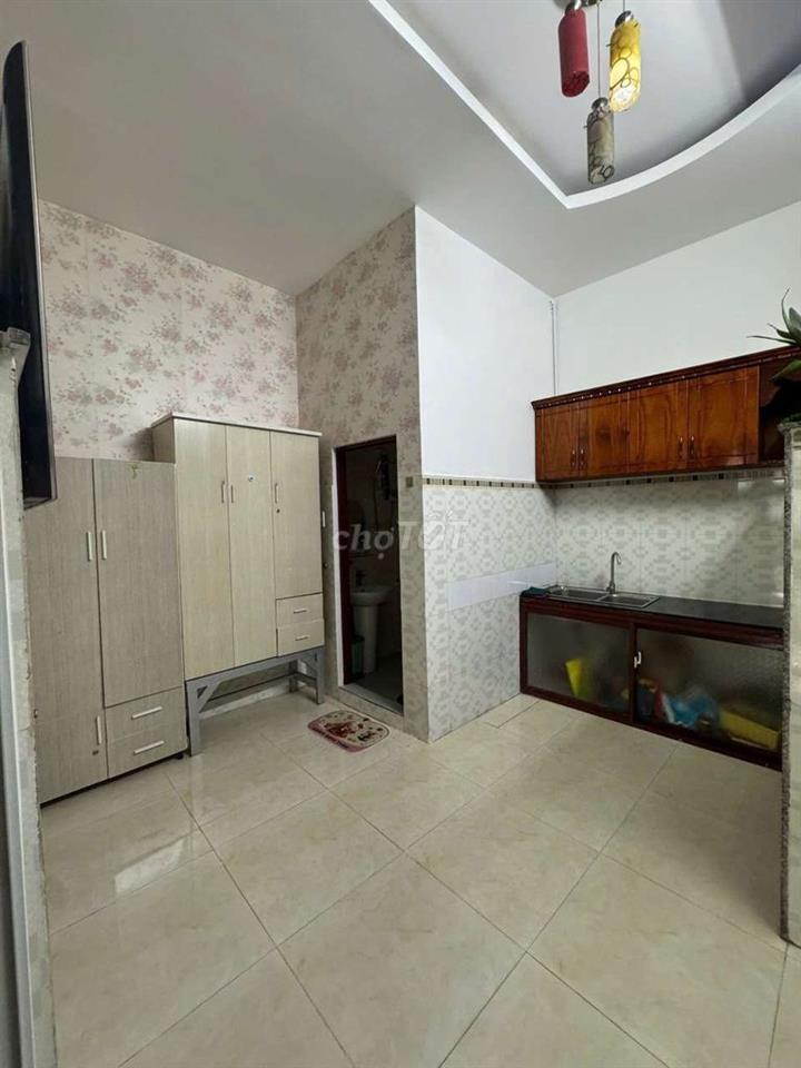 Bán nhà hẻm xe hơi Hoàng Ngân