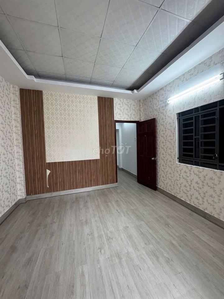 Bán nhà hẻm xe hơi Hoàng Ngân
