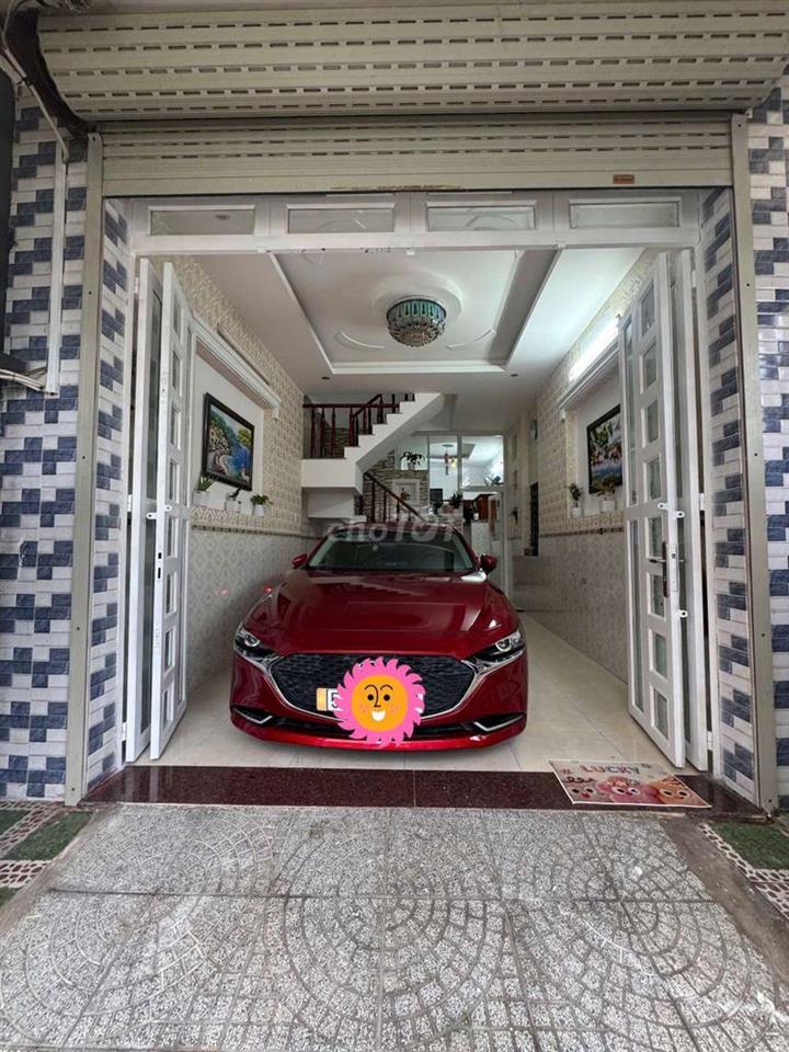 Bán nhà hẻm xe hơi Hoàng Ngân