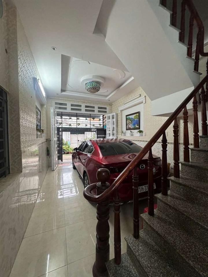 Bán nhà hẻm xe hơi Hoàng Ngân