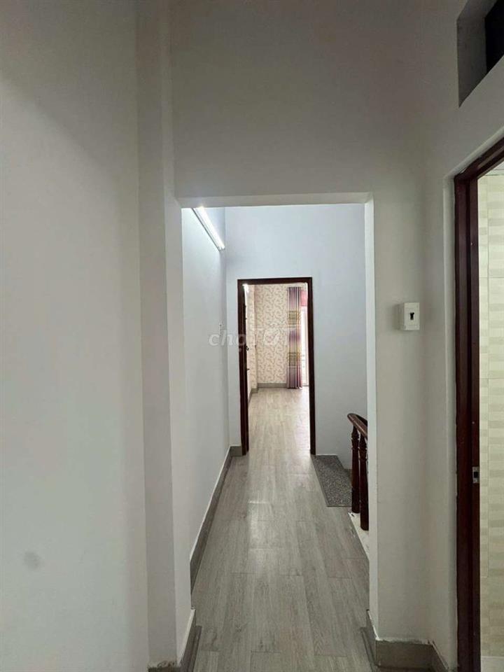 Bán nhà hẻm xe hơi Hoàng Ngân
