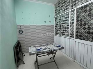 HẺM TRƯỚC NHÀ 2.5 NHƯNG 1 CĂN LÀ XE HƠI CHẠY MẶT TIỀN