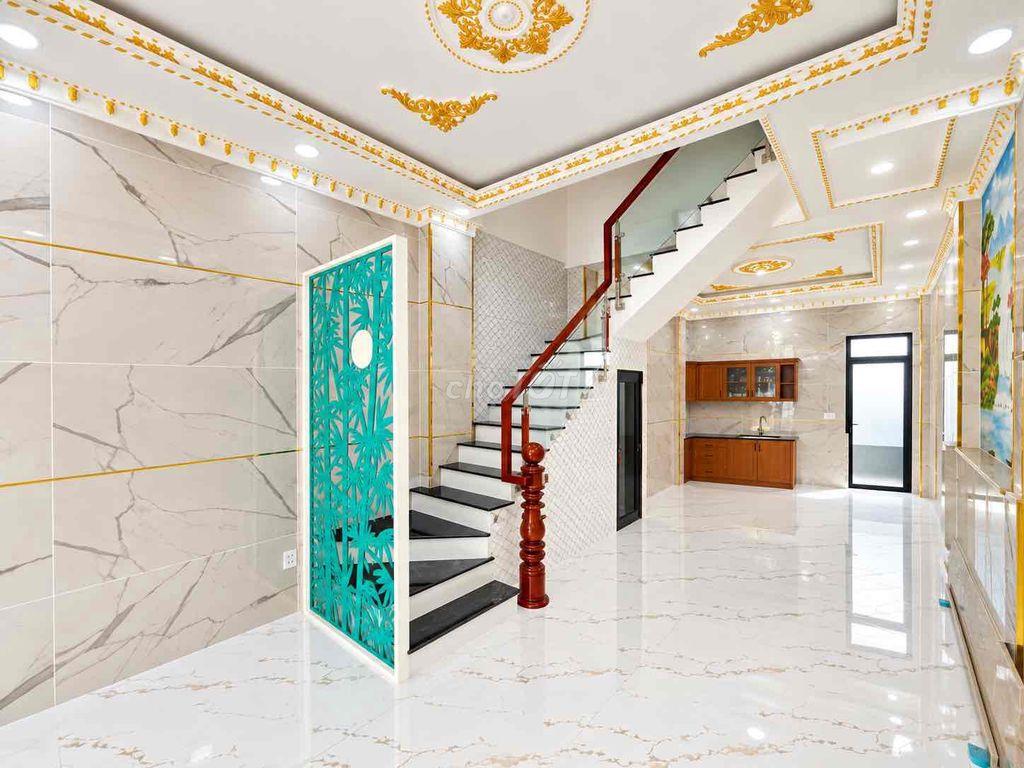 Bán gấp nhà 52m2 ngay trung tâm bình phú hẻm xe tải thông