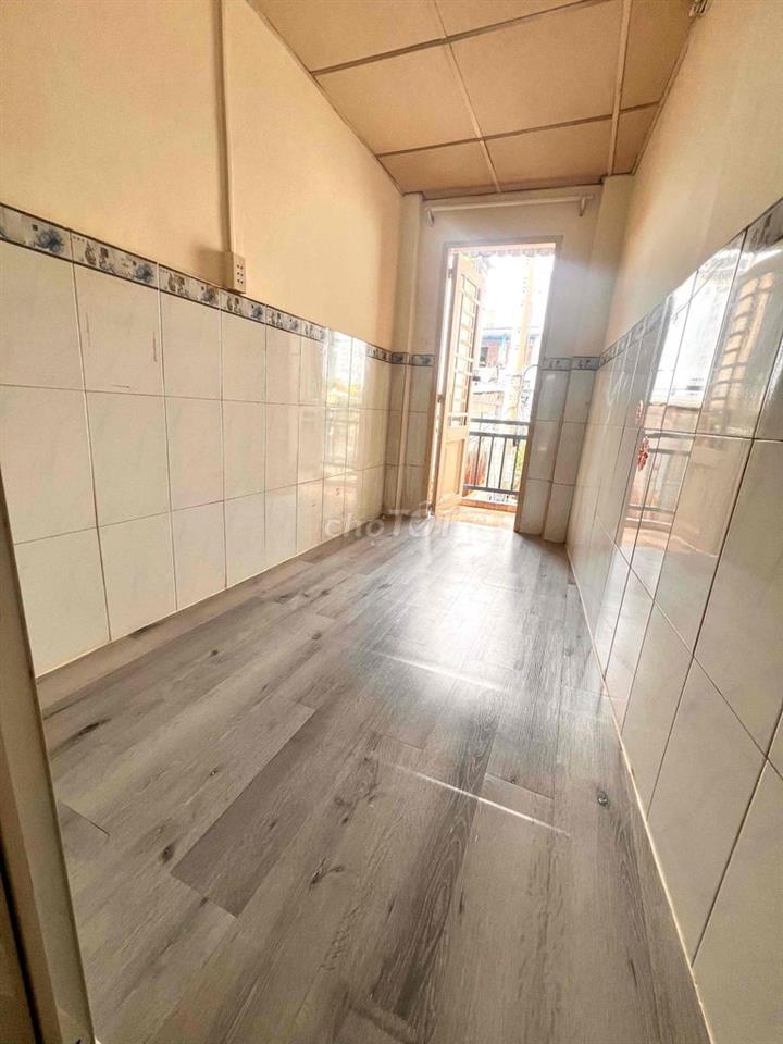 Bán nhà gần mặt tiền gần chợ Phú Lâm có thương lượng