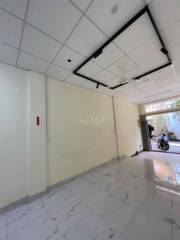 nhà vuông vức Q6 .