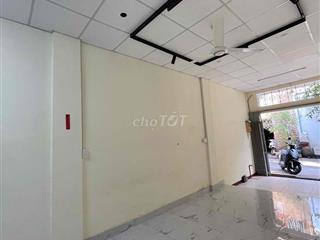 nhà vuông vức Q6 .