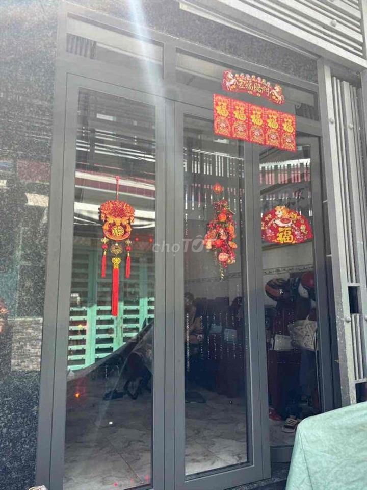 nhà đang ở gần  chợ bình tiên    hẻm xe hơi vô được.