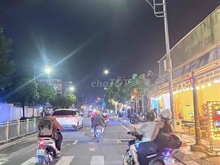 Mặt tiền Q6 khu kinh doanh sầm uất 100m2