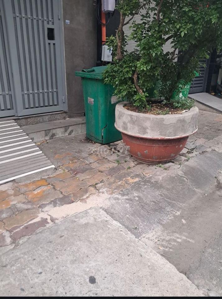 Nhà Lê Quang Sung,q6.dt:4,2×18m,2 lầu,hẽm xe hơi.