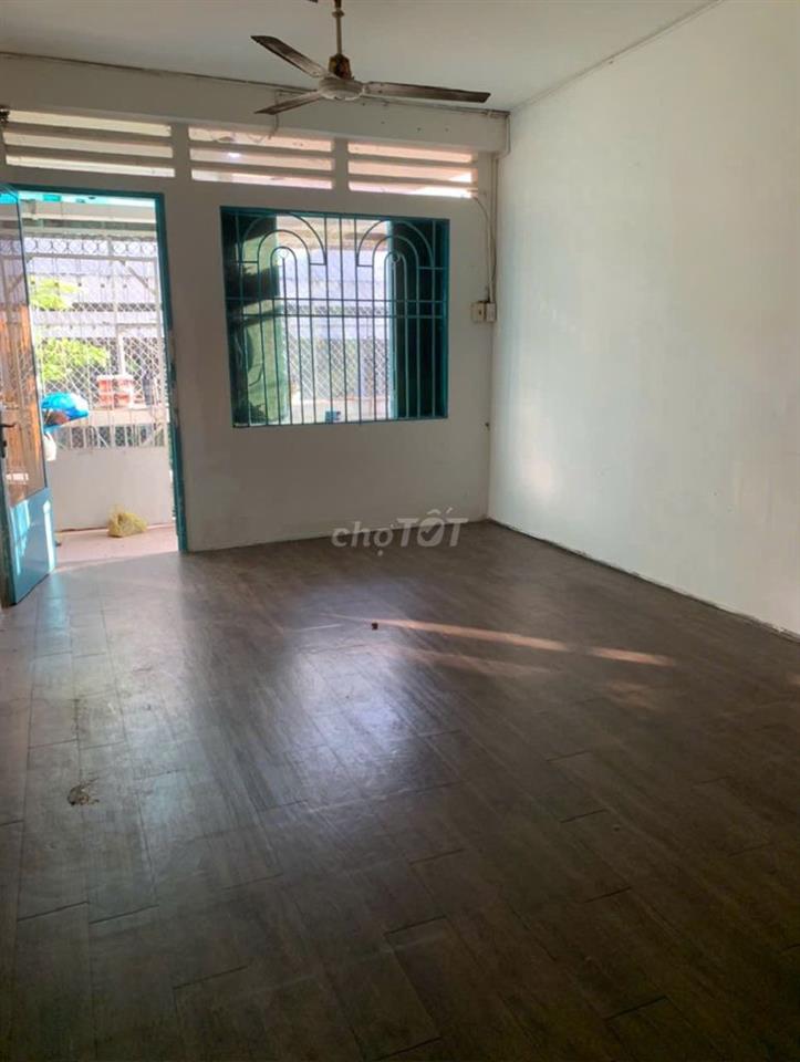 Nhà chung cư 601 cmt8,lầu 1.dt 50m2.điện nước chính.